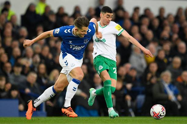 年轻后卫成 年轻后卫成